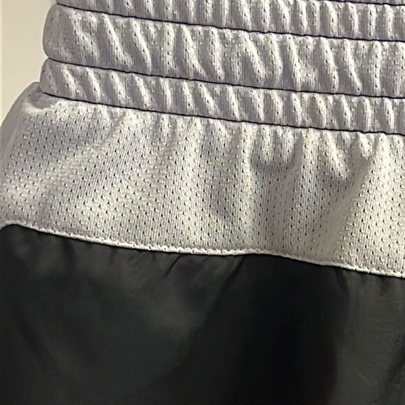 Nike Women’s Black/Gray Athletic Shorts with Built-in Drawstring Shorts- Medium - Picture 11 of 16